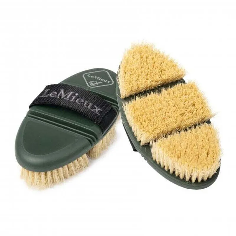 AW22 LeMieux Flexi Scrubbing Brush Oak