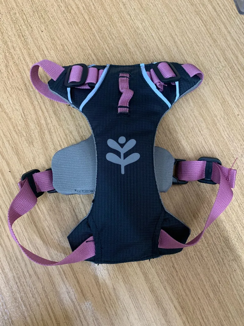 Sotnos Travel Safety and Walking Harness Pink