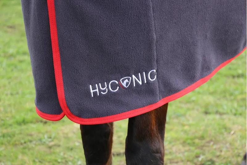 HyCONIC Fleece Rug Charcoal/Red-2